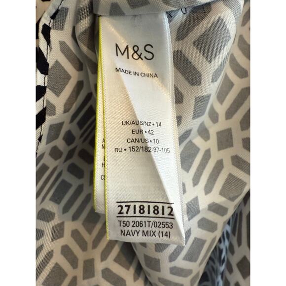 Autograph Marks & Spencer Navy and White Geometric Print V Neck Blouse size 14 - Picture 7 of 8